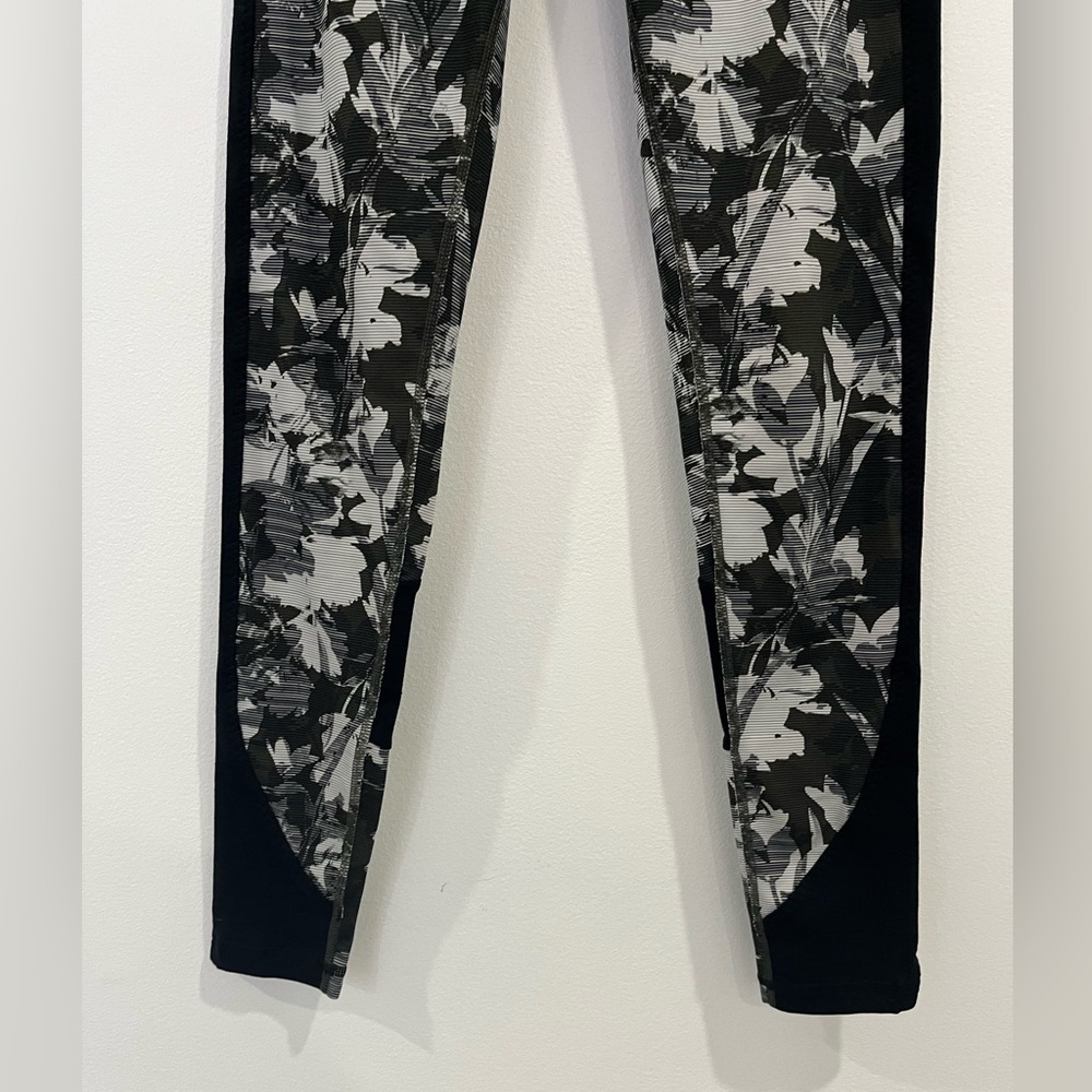Manduka Floral Leggings Womens XS - Picture 3 of 8